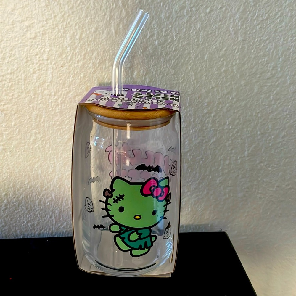 Hello Kitty glass tumbler with lid and straw